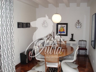 Casa Alto de Pinheiros 250m² 3 Suítes 4 Vagas