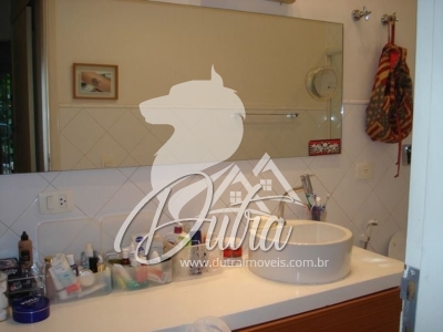 Casa Alto de Pinheiros 250m² 3 Suítes 4 Vagas