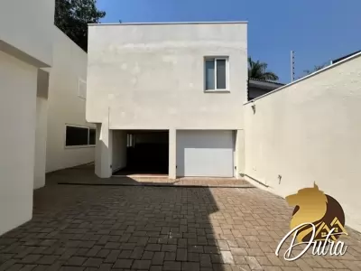 Padrão Jardim América 697m² 04 Dormitórios 04 Suítes 8 Vagas