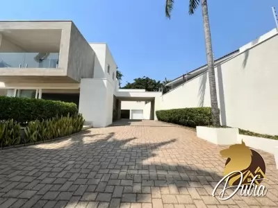 Padrão Jardim América 697m² 04 Dormitórios 04 Suítes 8 Vagas