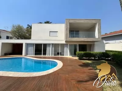 Padrão Jardim América 697m² 04 Dormitórios 04 Suítes 8 Vagas