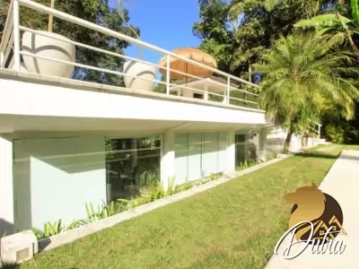 Padrão Santo Amaro 695m² 04 Dormitórios 04 Suítes 3 Vagas