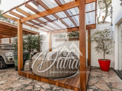 Padrão Jardim Europa 400m² 04 Dormitórios 02 Suítes 3 Vagas