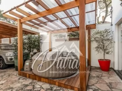 Padrão Jardim Europa 400m² 04 Dormitórios 02 Suítes 3 Vagas