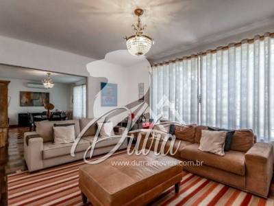 Padrão Jardim Europa 400m² 04 Dormitórios 02 Suítes 3 Vagas