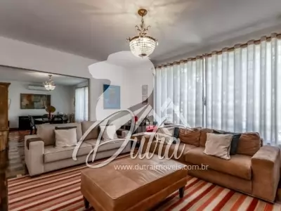 Padrão Jardim Europa 400m² 04 Dormitórios 02 Suítes 3 Vagas