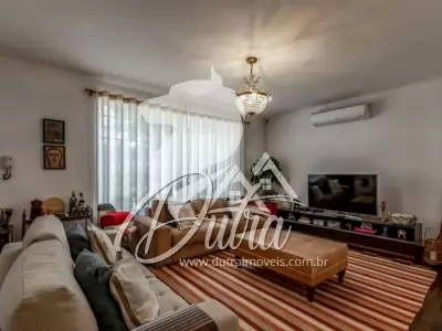 Padrão Jardim Europa 400m² 04 Dormitórios 02 Suítes 3 Vagas