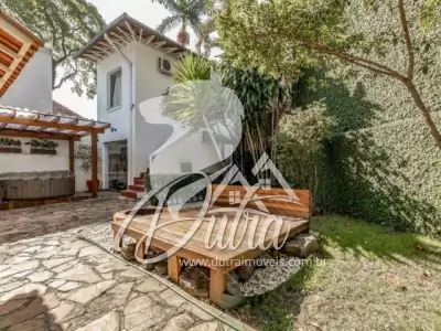 Padrão Jardim Europa 400m² 04 Dormitórios 02 Suítes 3 Vagas