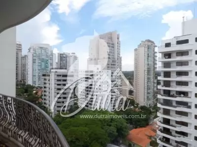 Mansão das Tulipas Campo Belo 440m² 04 Dormitórios 03 Suítes 4 Vagas