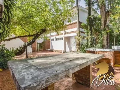 Padrão Jardim Paulista 345m² 05 Dormitórios 03 Suítes 4 Vagas