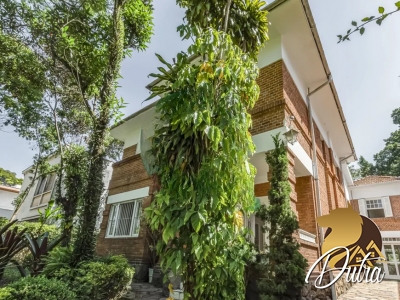 Padrão Jardim Paulista 345m² 05 Dormitórios 03 Suítes 4 Vagas