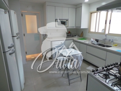 Vicente Azevedo Cerqueira César 373m² 4 Dormitórios 3 Suítes 4 Vagas