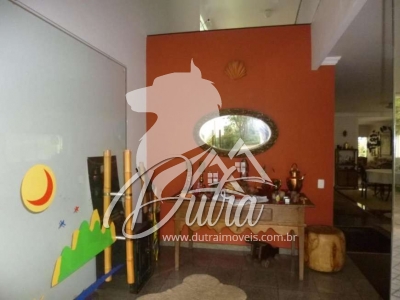 Casa Alto de Pinheiros 439m² 4 Dormitórios 3 Suítes 5 Vagas