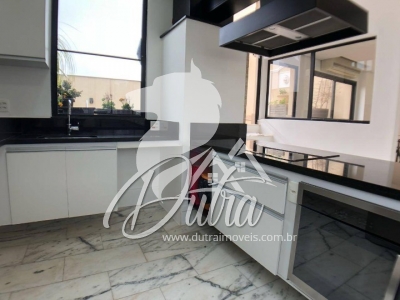 Edifício Montecelli Vila Suzana 205m² 03 Dormitórios 03 Suítes 3 Vagas