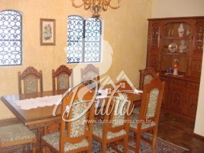 Padrão Jardim Morumbi 460m² 04 Dormitórios 02 Suítes 4 Vagas