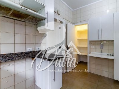 Quinta de Cascais Vila Uberabinha 208m² 04 Dormitórios 02 Suítes 2 Vagas