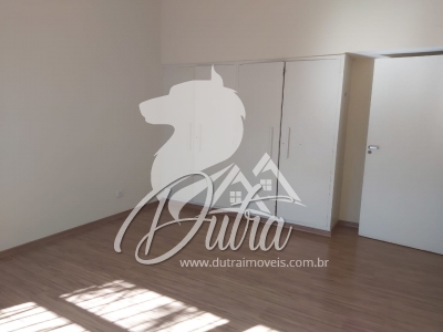 Casa Na Vila Nova Conceição  750 m² 5 Dormitórios 1 suíte 7 Vagas Edícula nos fundos