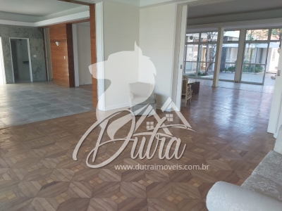 Casa Na Vila Nova Conceição  750 m² 5 Dormitórios 1 suíte 7 Vagas Edícula nos fundos