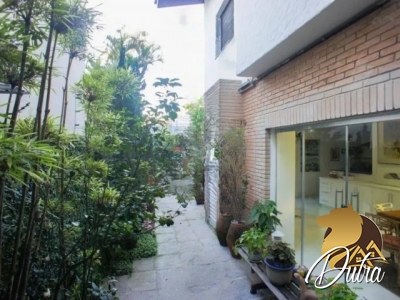 Padrão Jardim Luzitânia 306m² 04 Dormitórios 02 Suítes 6 Vagas