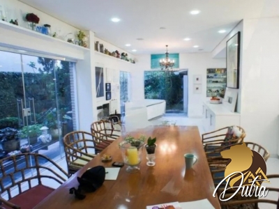 Padrão Jardim Luzitânia 306m² 04 Dormitórios 02 Suítes 6 Vagas