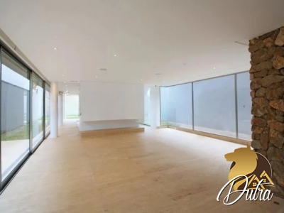 Padrão Jardim Luzitânia 513m² 03 Dormitórios 03 Suítes 8 Vagas