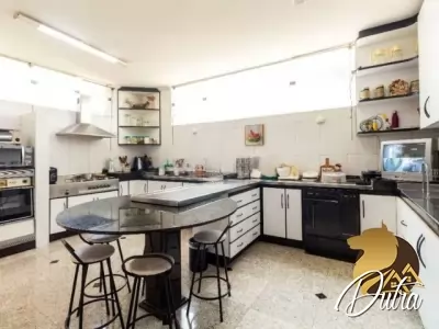 Padrão Jardim Paulista 650m² 04 Dormitórios 04 Suítes 5 Vagas