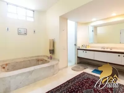 Padrão Jardim Paulista 650m² 04 Dormitórios 04 Suítes 5 Vagas