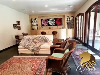 Padrão Jardim Paulista 560m² 04 Dormitórios 01 Suítes 10 Vagas