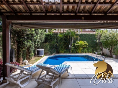 Los Alamos Chácara Monte Alegre 456m² 04 Dormitórios 02 Suítes 4 Vagas