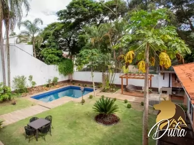 Casa de Vila Jardim Morumbi 695m² 05 Dormitórios 04 Suítes 10 Vagas
