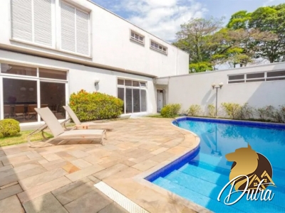 Padrão Jardim Luzitânia 453m² 05 Dormitórios 02 Suítes 6 Vagas
