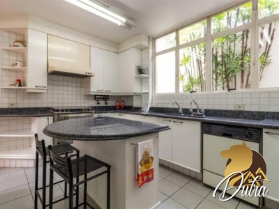 Padrão Jardim Luzitânia 453m² 05 Dormitórios 02 Suítes 6 Vagas