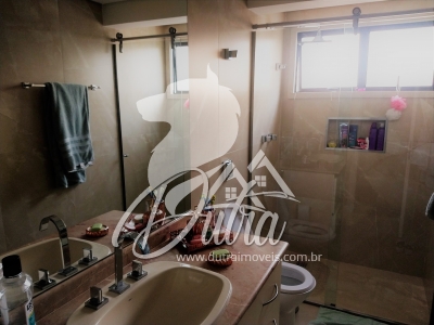Adriana Moema 230m² 04 Dormitórios 03 Suítes 4 Vagas
