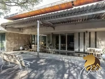 Padrão Jardim América 985m² 04 Dormitórios 04 Suítes 7 Vagas