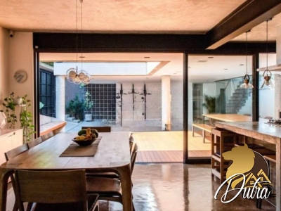 Casa de Condomínio Jardim das Bandeiras 585m² 03 Dormitórios 03 Suítes 4 Vagas