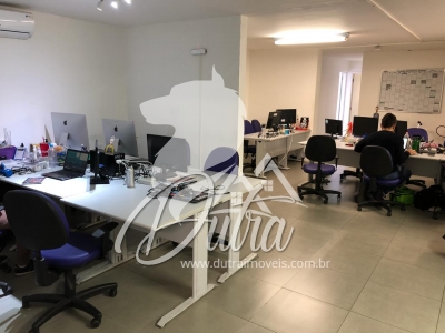 Casa Comercial Alto de Pinheiros 475m² 02 Dormitórios 9 Vagas