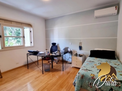 Casa de Condomínio Brooklin Paulista 266m² 04 Dormitórios 02 Suítes 3 Vagas