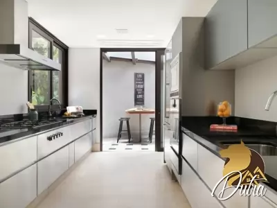 Padrão Jardim Europa 579m² 04 Dormitórios 04 Suítes 8 Vagas