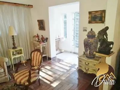 Padrão Jardim Paulista 350m² 05 Dormitórios 02 Suítes 8 Vagas