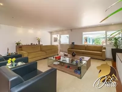 Padrão Chácara Monte Alegre 355m² 04 Dormitórios 02 Suítes 4 Vagas