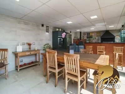 Padrão Chácara Monte Alegre 355m² 04 Dormitórios 02 Suítes 4 Vagas