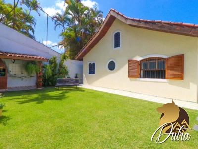 Padrão Jardim Morumbi 460m² 04 Dormitórios 02 Suítes 4 Vagas