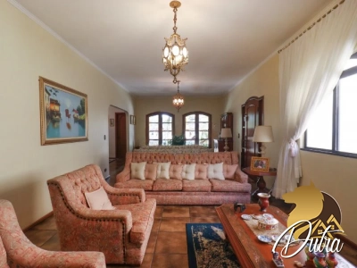 Padrão Jardim Morumbi 460m² 04 Dormitórios 02 Suítes 4 Vagas