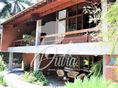 Padrão Brooklin 907m² 04 Dormitórios 04 Suítes 8 Vagas