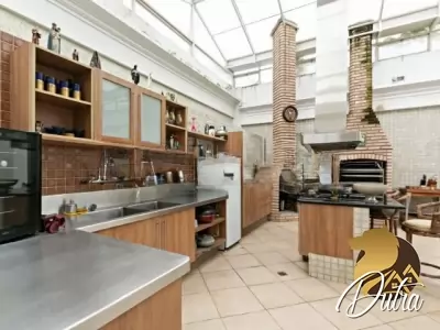 Padrão Jardim Paulista 800m² 04 Dormitórios 03 Suítes 10 Vagas