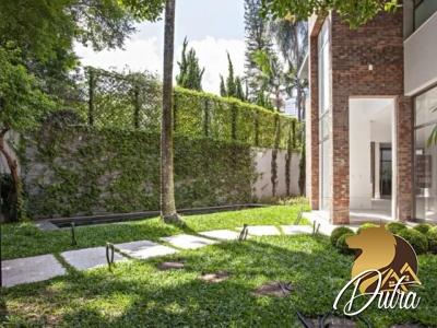 Padrão Jardim Europa 685m² 04 Dormitórios 04 Suítes 4 Vagas