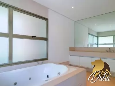 Padrão Jardim Europa 685m² 04 Dormitórios 04 Suítes 4 Vagas
