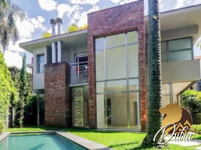 Padrão Jardim Europa 685m² 04 Dormitórios 04 Suítes 4 Vagas