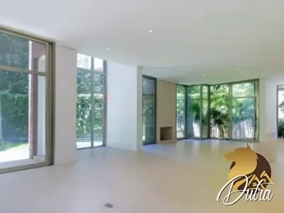 Padrão Jardim Europa 685m² 04 Dormitórios 04 Suítes 4 Vagas