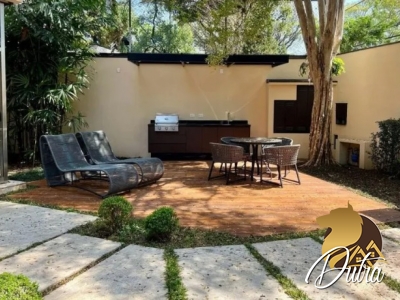Padrão Jardim Europa 685m² 04 Dormitórios 04 Suítes 4 Vagas